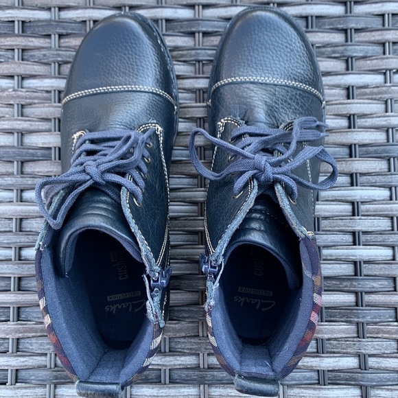 Clarks Navy Whistle Bea Leather Ankle Boot 8 1/2 to size 9 - Picture 8 of 14